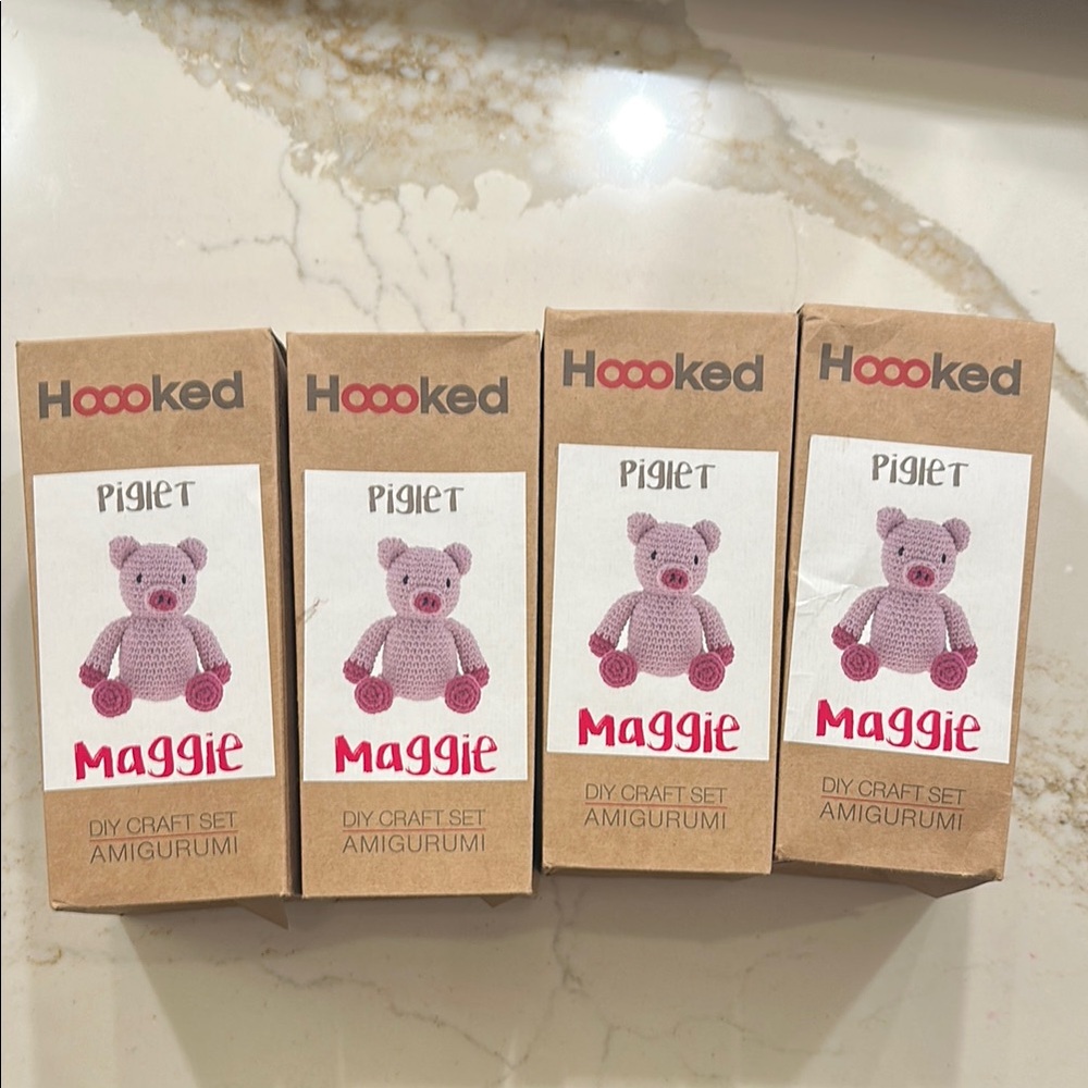 Hoooked Piglet Amigurumi DIY Craft Set